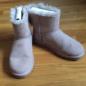 Brand new mini Bailey bow UGG boots